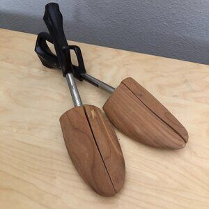 TRAVEL TREE Cedar Shoe Tree